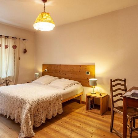 Maison Le Champ B&B Questa Casa Non E Un Albergo La Salle Kültér fotó