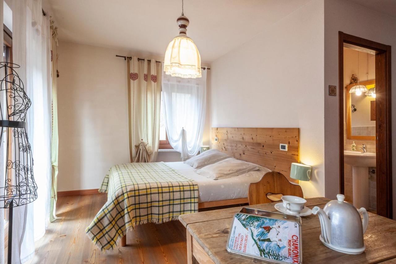 Maison Le Champ B&B Questa Casa Non E Un Albergo La Salle Kültér fotó