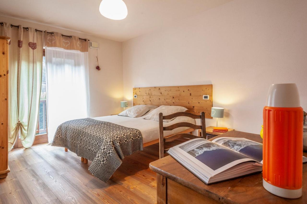 Maison Le Champ B&B Questa Casa Non E Un Albergo La Salle Kültér fotó